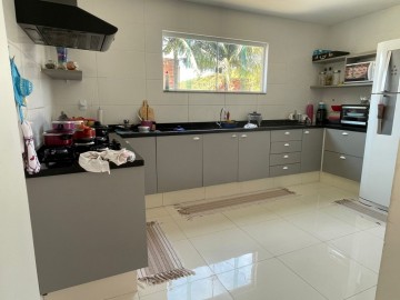 tima cozinha, contando j com armrios planejados